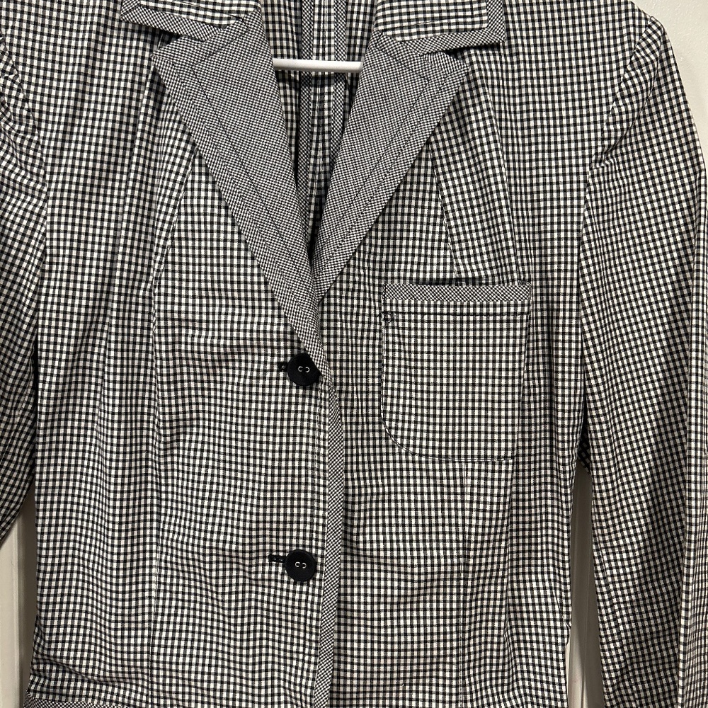 Lightweight summer 3/4 sleeve suit jacket